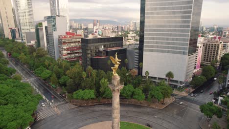 Aerial-view-of-gold-Angel-of-Independence-monument-in-Mexico-City