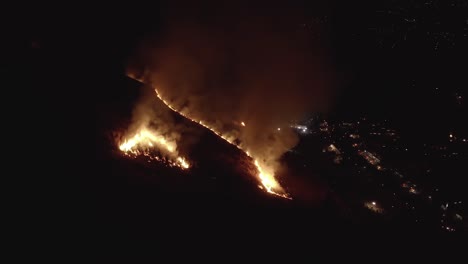 Fire-blazes-on-mountainside-of-Wakakusa,-Nara-Japan