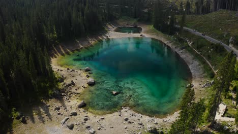 órbita-Lenta-De-Alta-Calidad-Del-Lago-Carezza