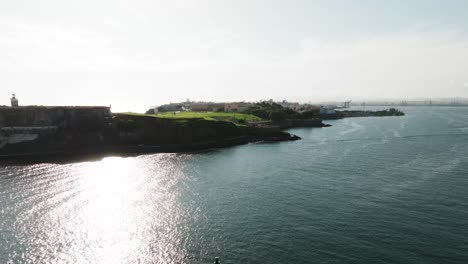 El-Morro-En-El-Viejo-San-Juan-Desde-La-Bahía-En-La-Mañana-1