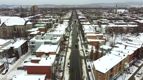 Following-a-street-in-a-small-neighborhood