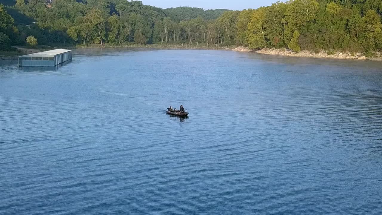 Tager en pause fra fiskeri.