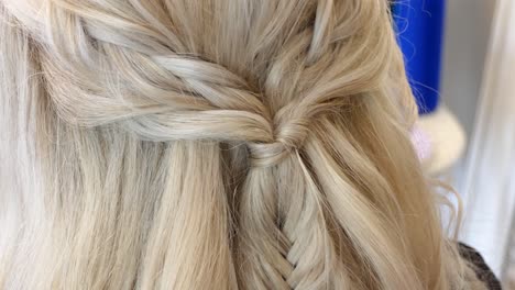 Schuss-Der-Braut-Schöne-Haare-Tun-Vor-Einer-Hochzeit