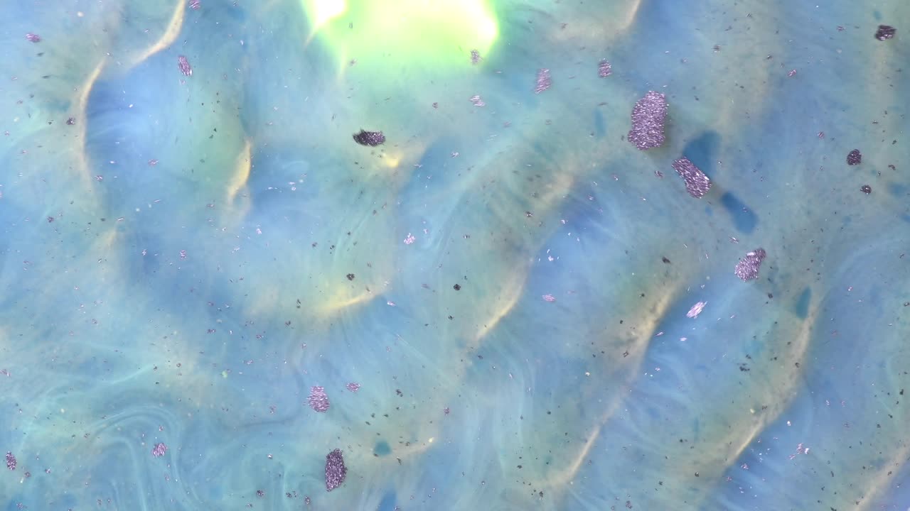 mi pequeño pony se fragmenta después de una gran rabieta; para obtener más información, busque "videoclip abstracto" entre comillas