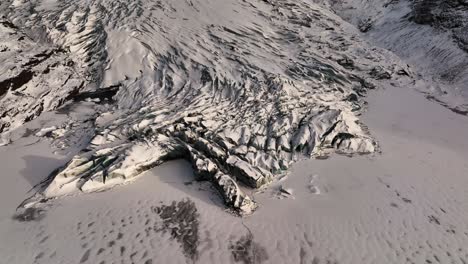 Vista-Aérea-Del-Deshielo-Del-Glaciar-Sólheimajökull,-Cambio-Climático,-Islandia-Al-Atardecer