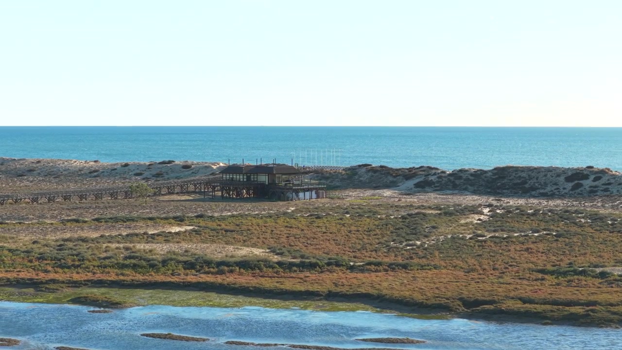Vista aerea della laguna e della zona umida di Ria Formosa vicino a Quinta do Lago, Algarve