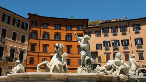 Fuente-De-Neptuno-Ubicada-En-El-Extremo-Norte-De-La-Piazza-Navona,-Roma,-Italia