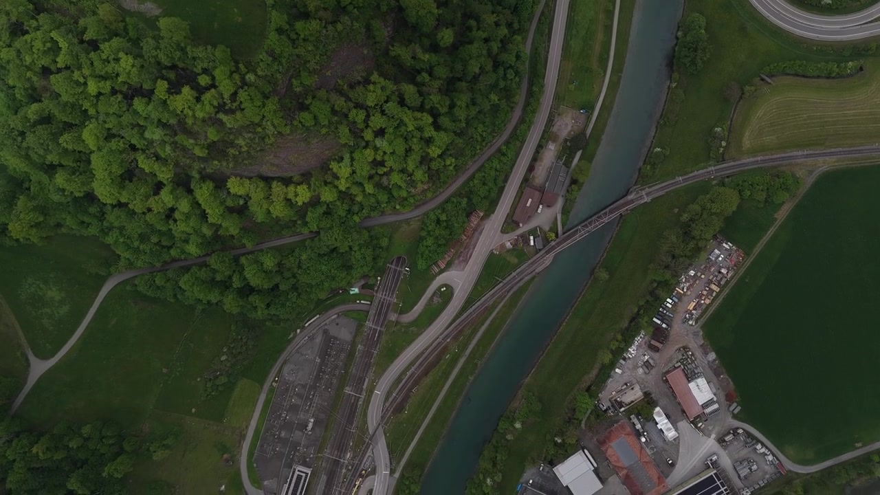 Jernbaneknudepunkt Schweiz industriområde jernbane, luftdrone top-down-udsigt