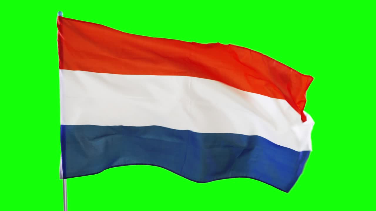 네덜란드 국기 가 발 기둥 에 날아다니고 있다