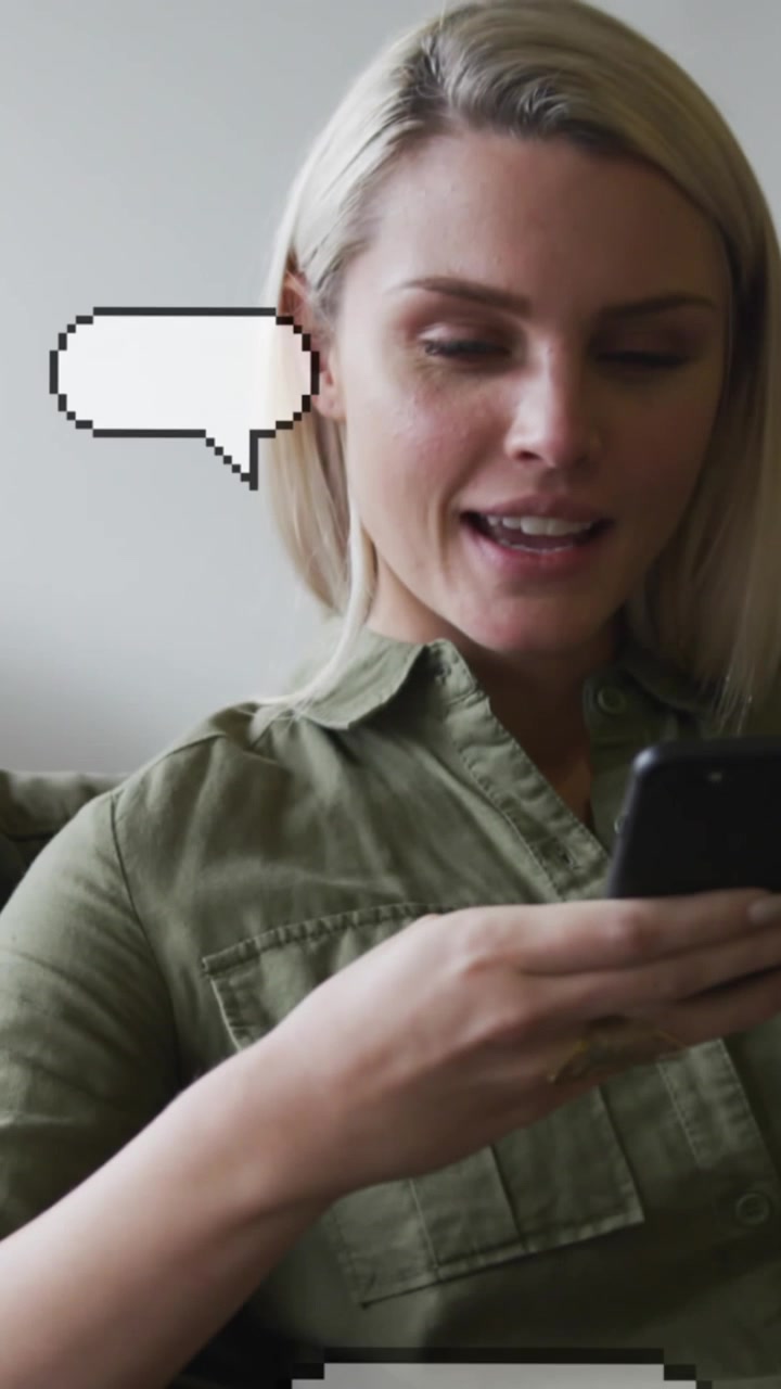 Animazione di fumetti di dialogo su una donna d'affari caucasica che usa lo smartphone