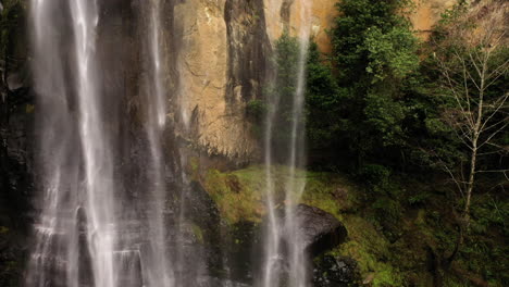 cascada de oregon cinematográfica en cámara lenta en 4k