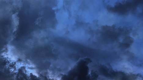4k tormenta nubes oscuras horas azules