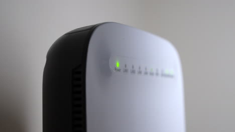 Dunkle-Stimmung-Eines-Internet-Routers-Oder-Modems