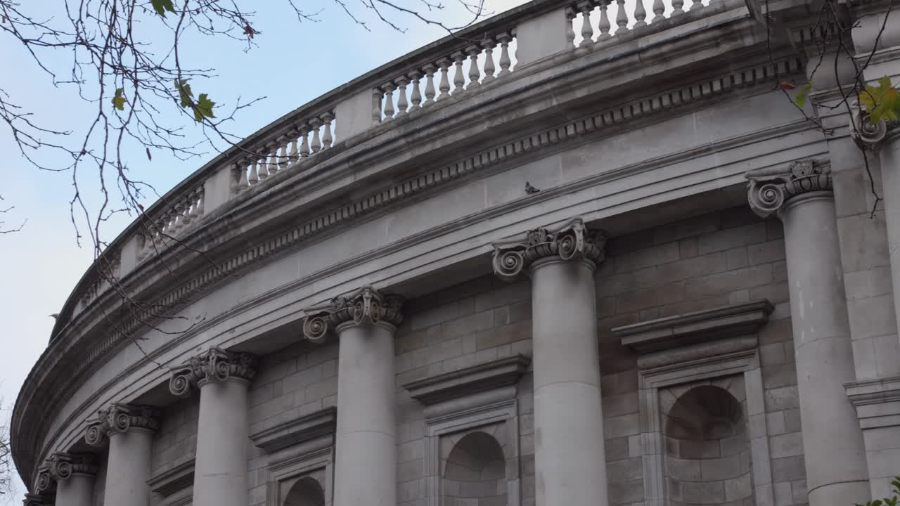 팔라디안 건축에서 아일랜드 은행의 외관