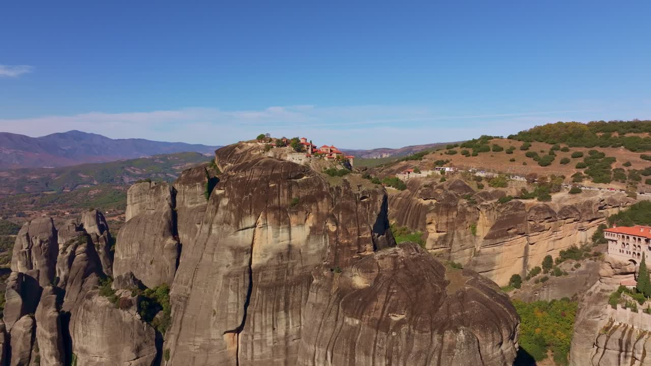 Prospettiva aerea dei maestosi monasteri di Meteora in Grecia.