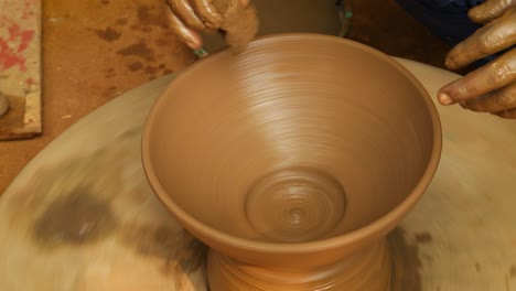 Potter-at-work-makes-ceramic-dishes.-India,-Rajasthan.