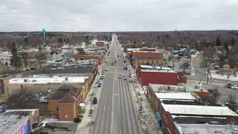 Oxford,-Video-De-Drones-Del-Centro-De-Michigan-Avanzando