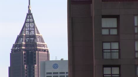 un plano medio de una pequeña sección del horizonte en atlanta, georgia