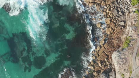 Olas-Rompiendo-En-La-Playa-De-Sydney-Australia