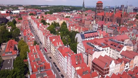 Toma-Aérea-Del-Casco-Antiguo-De-Gdansk