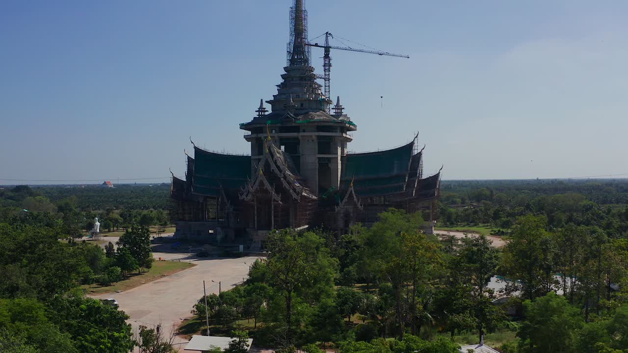태국 라차부리 (ratchaburi) 에 있는 wat luang phoo sot tham.