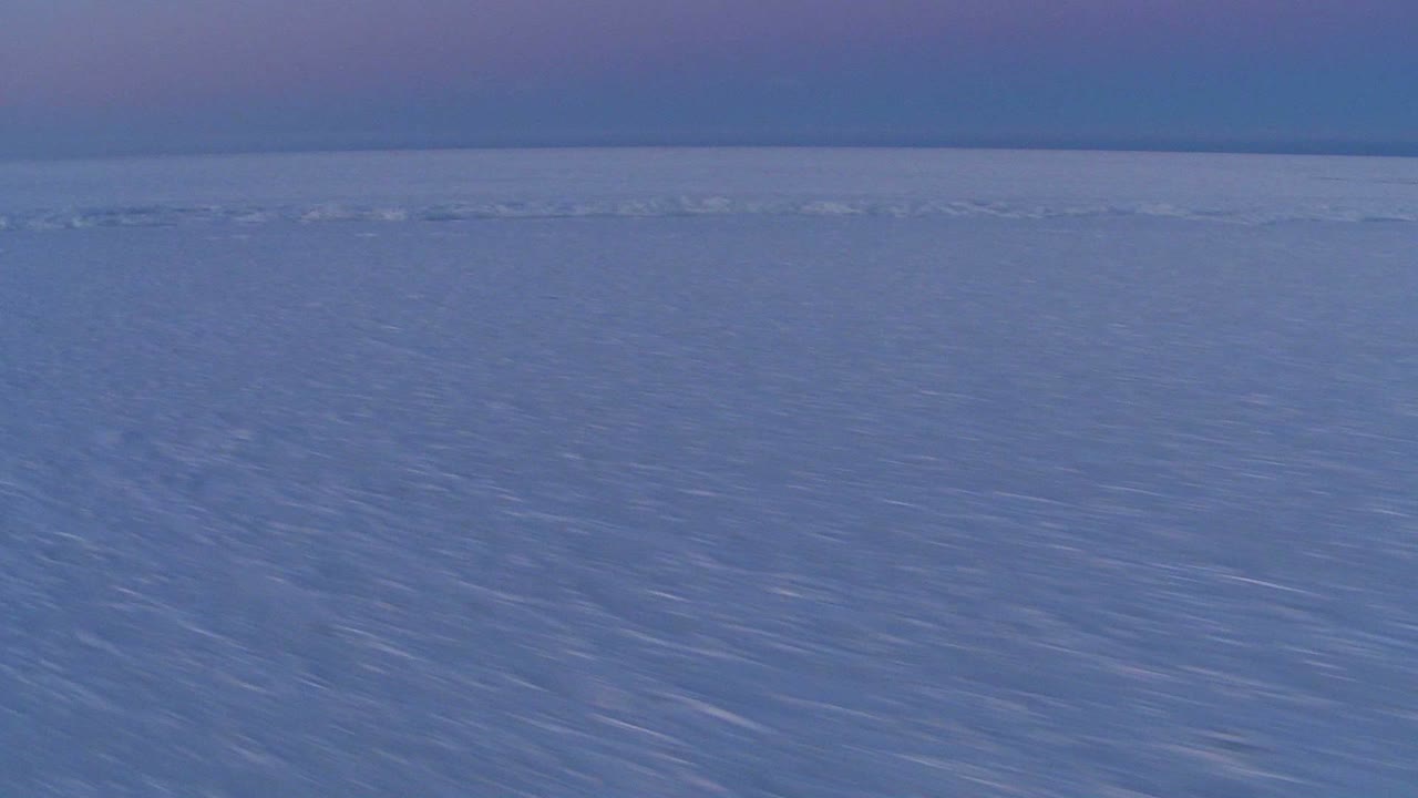 аэрофотосъемка над замерзшим арктическим регионом гудзонского залива канады на закате или восходе солнца 3