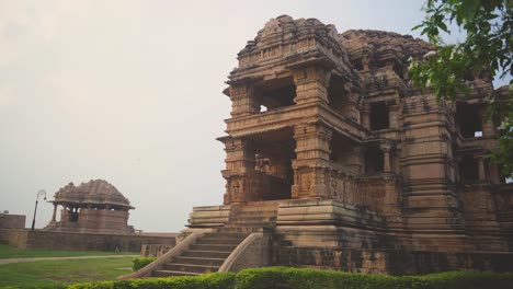 Templos-Antiguos-De-Vishnu-Llamados-Sahastrabahu-O-Templos-Saas-Bahu-En-El-Fuerte-De-Gwalior,-Madhya-Pradesh,-India