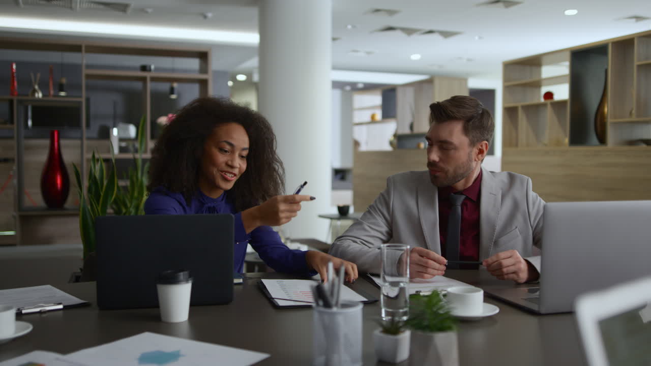 Entrepreneurs group discussing