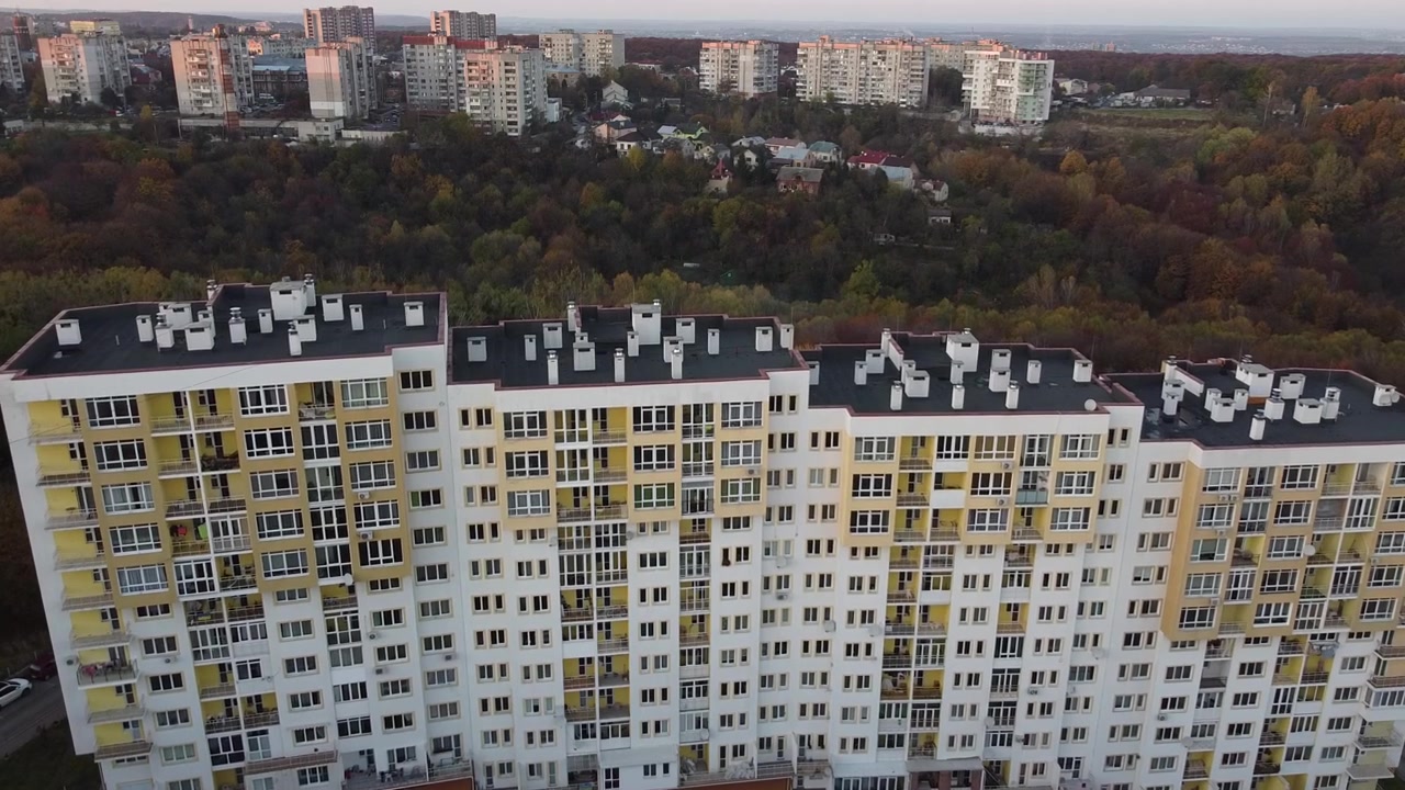 Аэросъемка дроном жилых зданий, съемка крыш и архитектуры
