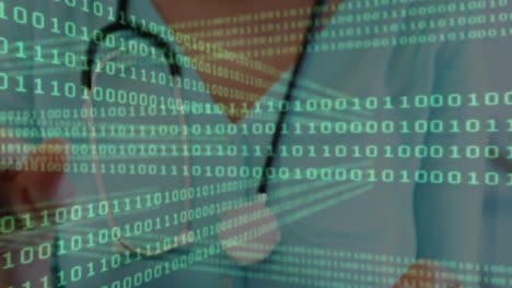 animación del procesamiento de datos de codificación binaria sobre una doctora