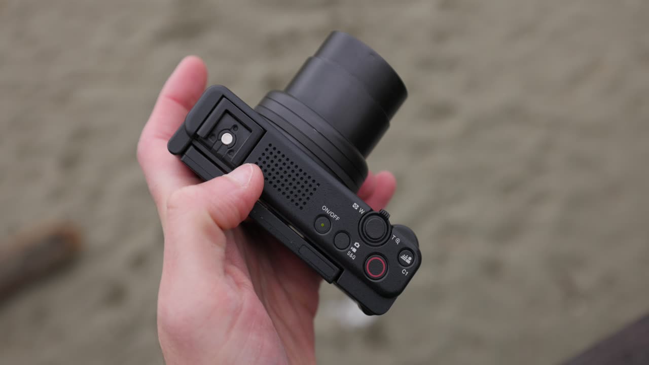 Capture versatility from a top view of a mirrorless camera with zoom—explore angles, detail, and precision