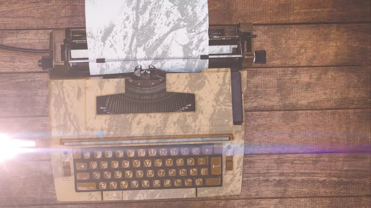animación de luces sobre una máquina de escribir antigua en una superficie de madera