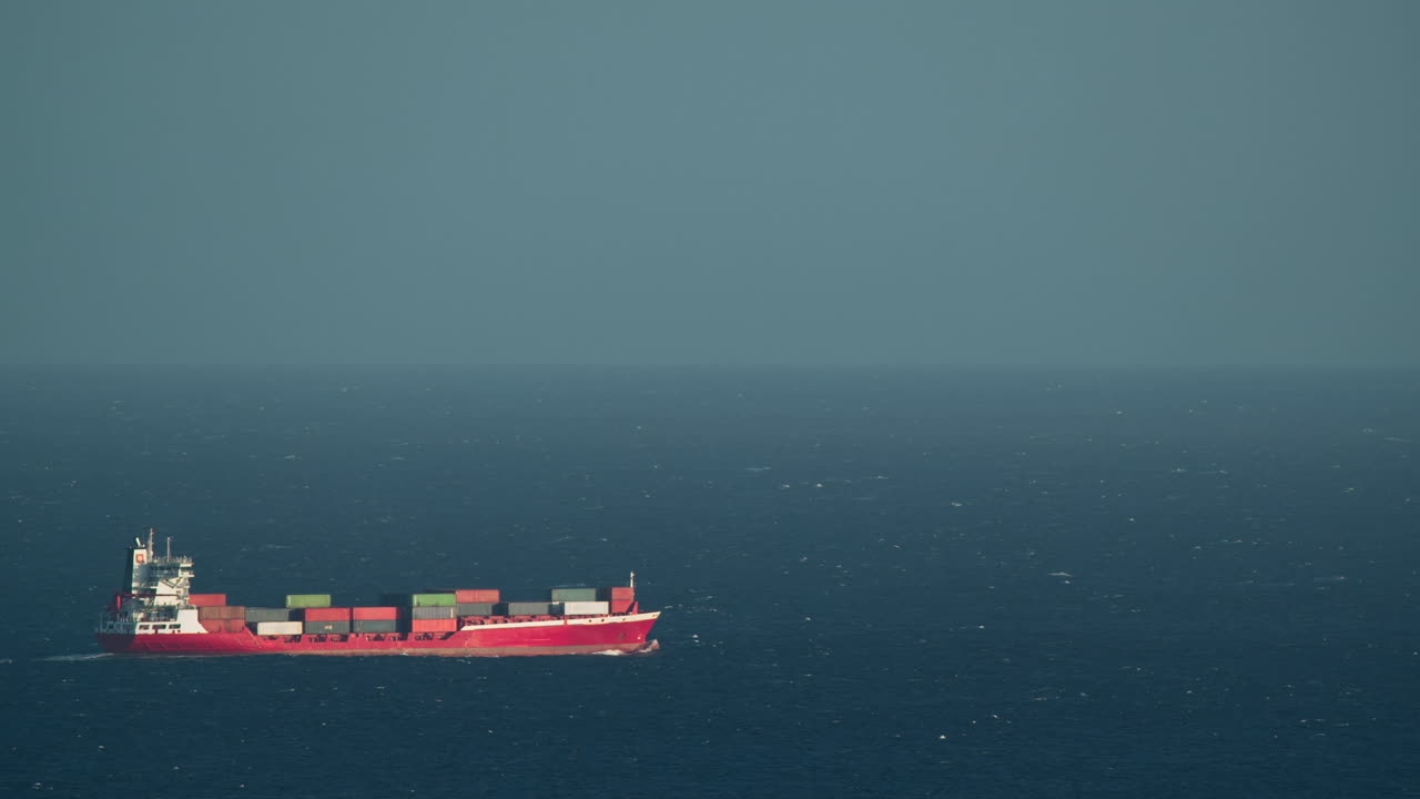 화물을 운반하는 배