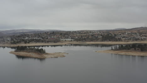 drone shot of jindabyne village on the shore of lake jindabyne on an overcast winters day