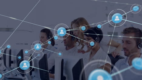 animación de la red de conexión con iconos sobre personas de negocios que usan auriculares de teléfono