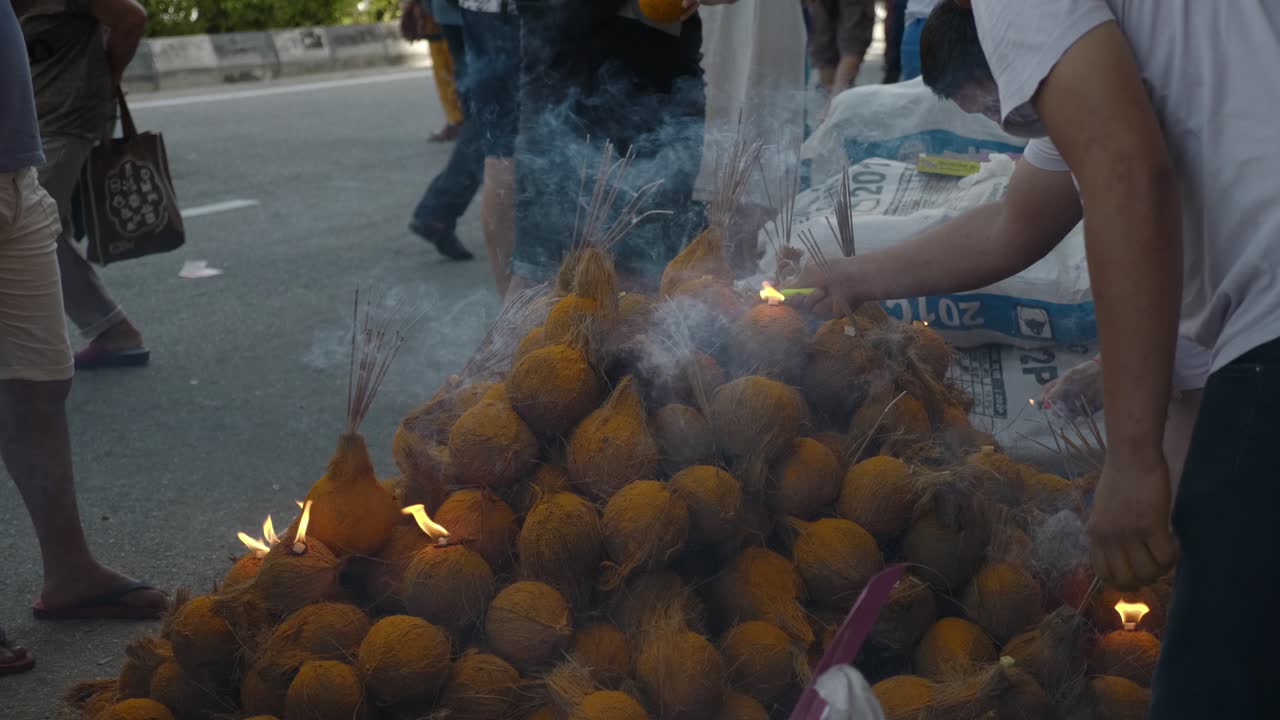 Festival Thaipusam, preparativi per la preghiera