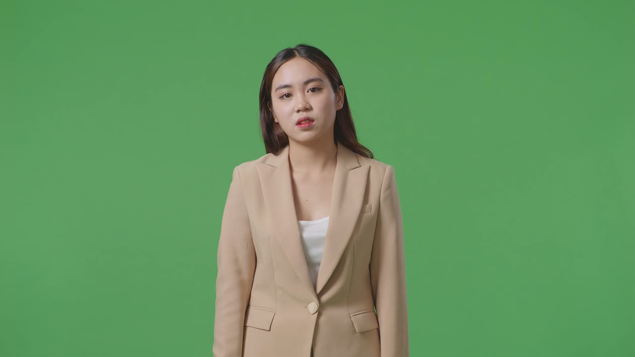 녹색 스크린에 대한 사업가 여성 초상화