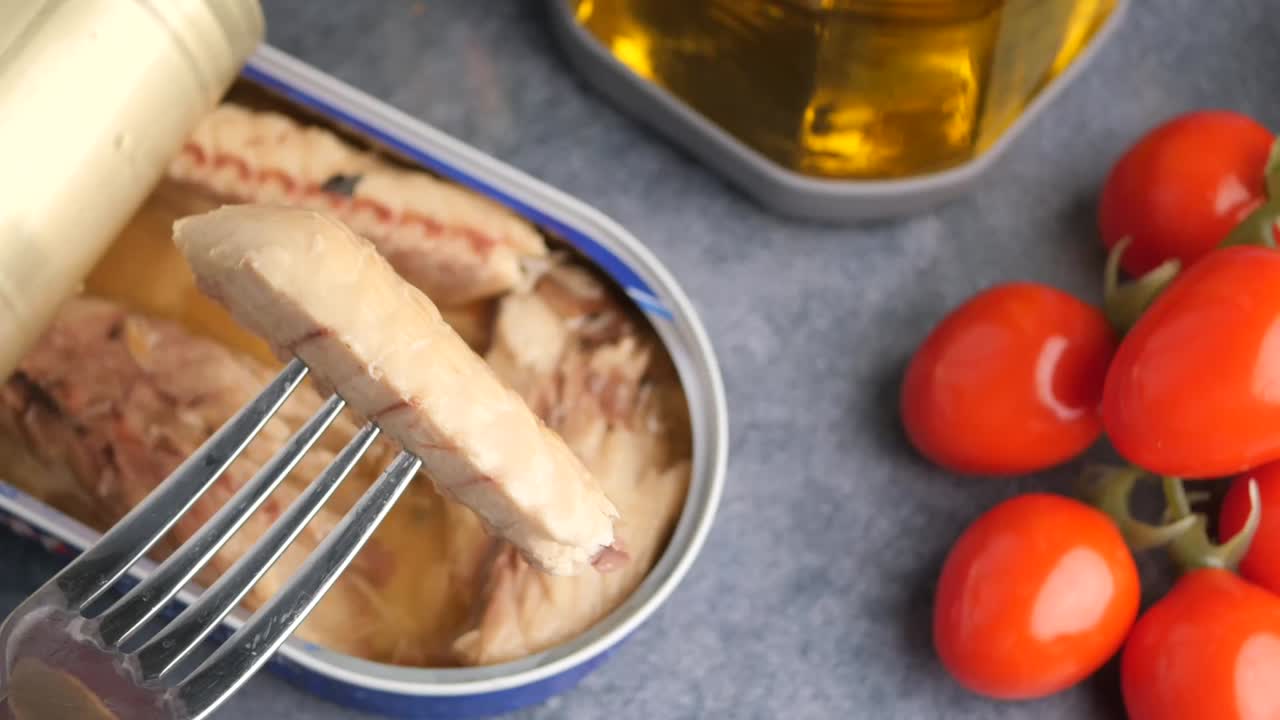 Canned Mackerel with Tomatoes and Oil