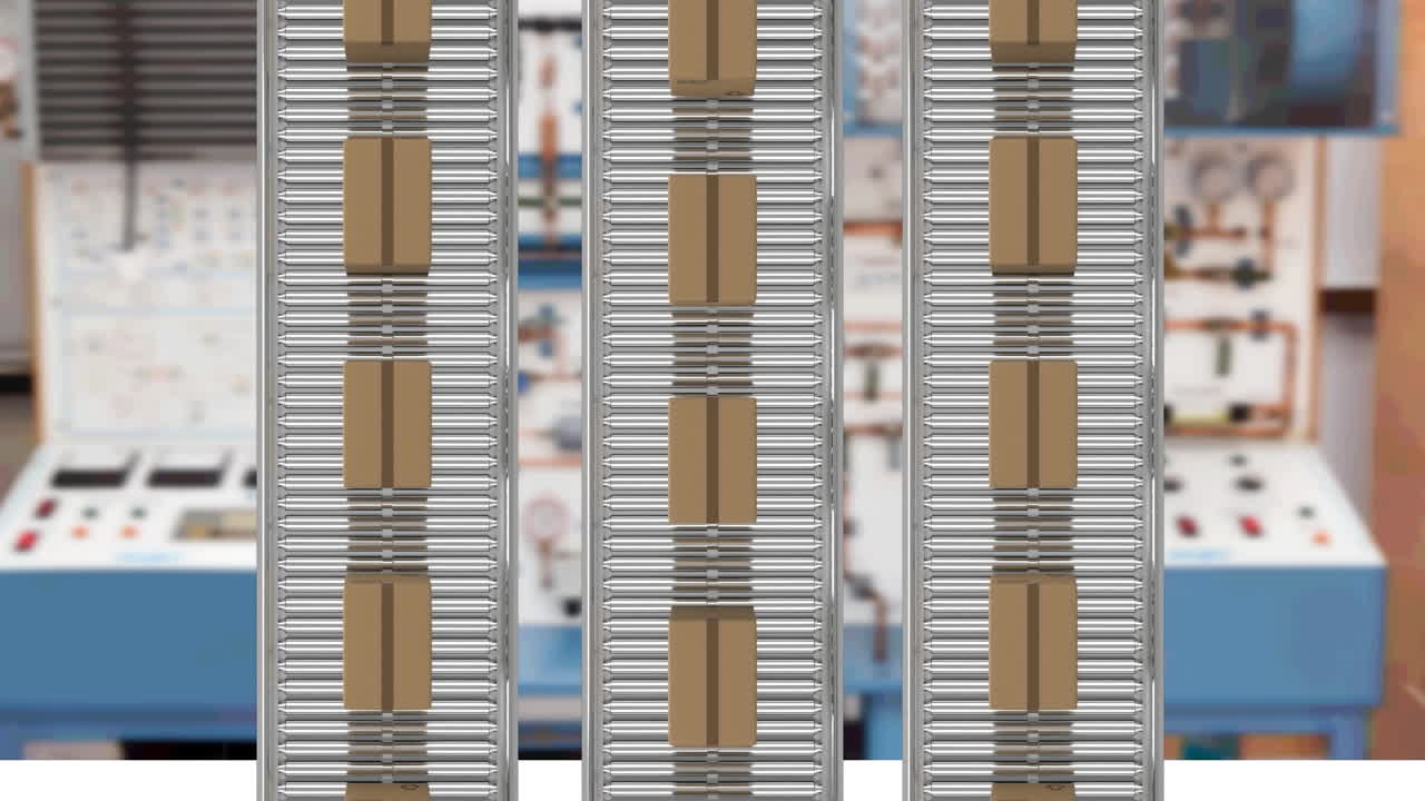 배경 에 있는 공장 에 대하여 컨베이어 벨트 에 있는 여러 개의 배달 상자