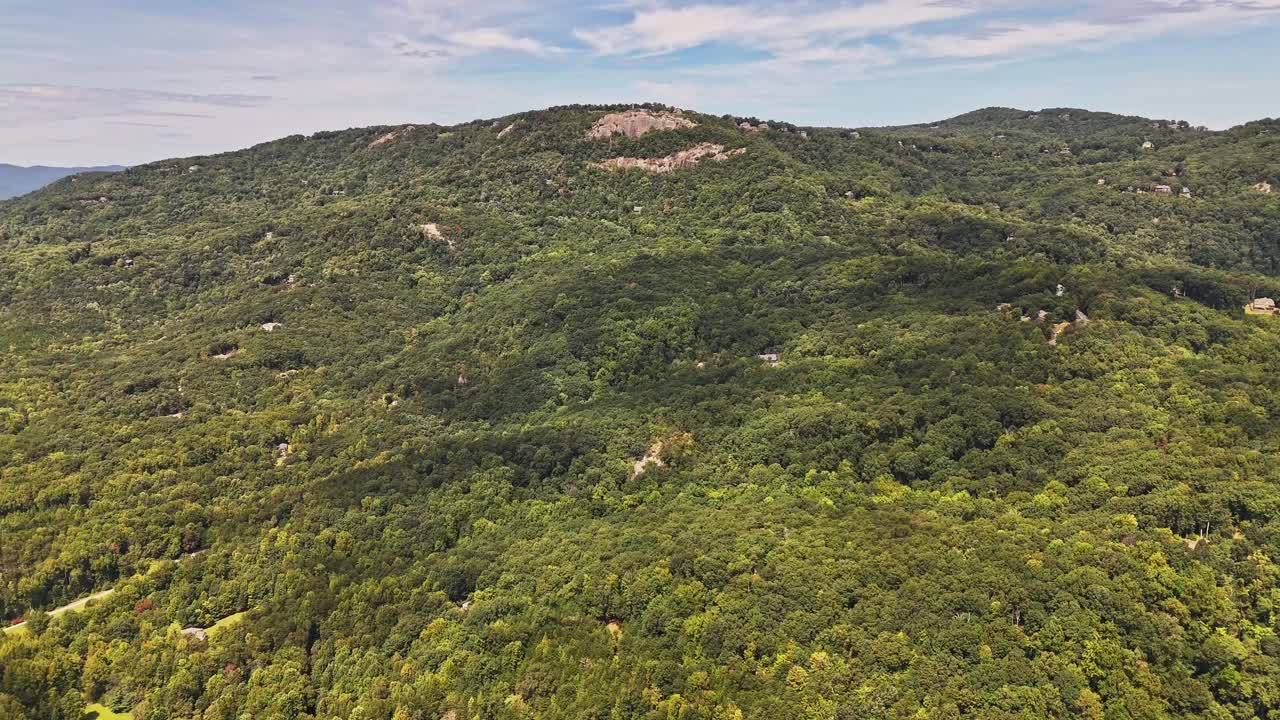 드론은 랜드럼, sc의 유리 절벽 입구에서 멀어집니다.