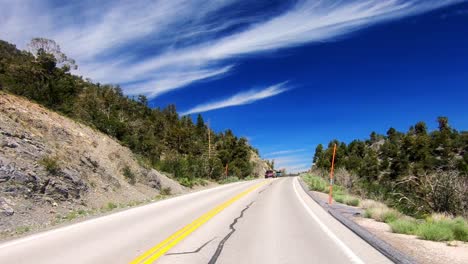 Sinuoso-Paso-De-Montaña-Y-Vistas-Al-Desierto-En-El-Suroeste-De-EE.UU.