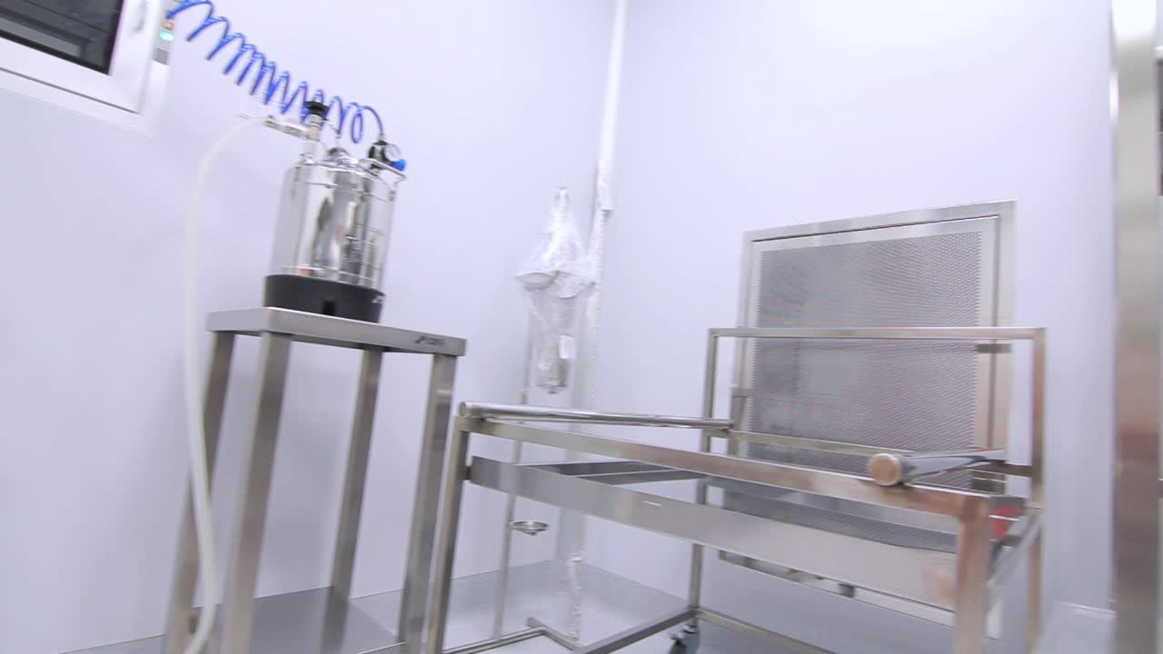 현대 의약품 창고 내부 전망. 불임 의약품 창고