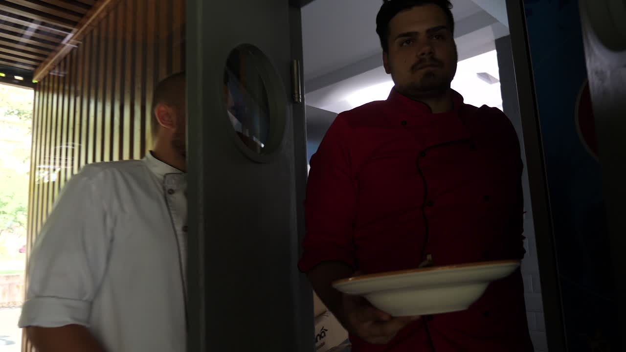 chef en la cocina de un restaurante