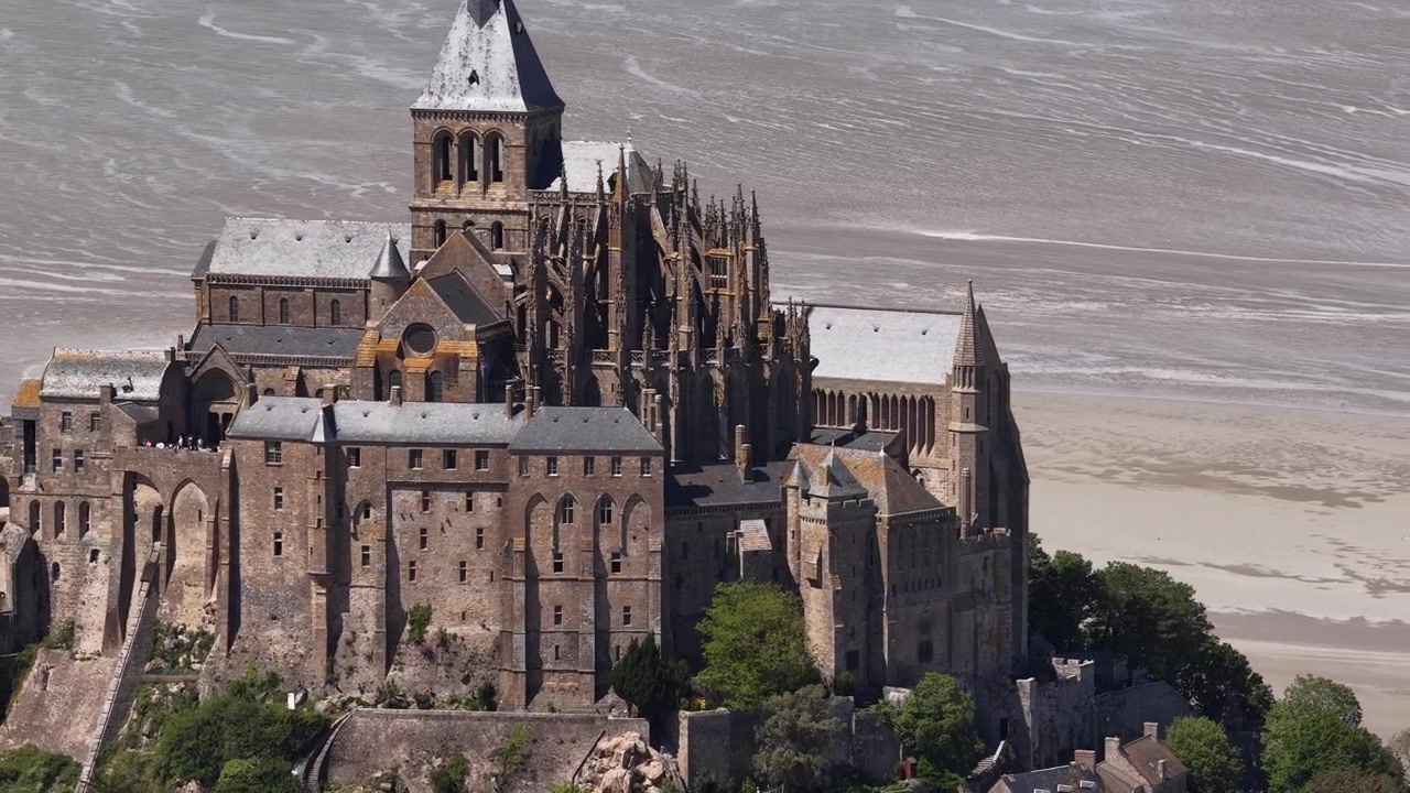 Abadia do Monte Saint-Michel, abadia medieval histórica numa ilha de maré na Normandia, França.