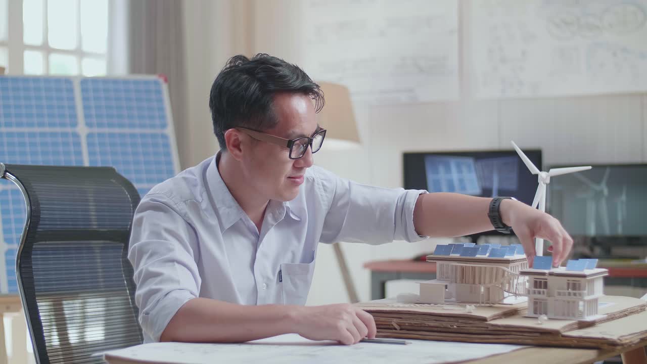 지속 가능한 주택 디자인 모델을 연구하는 건축가