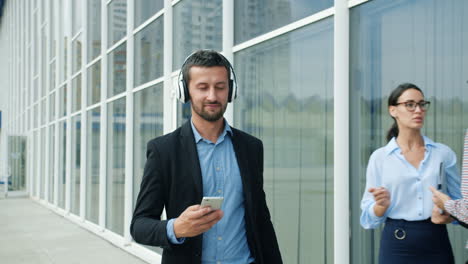 business people walking outside an office building