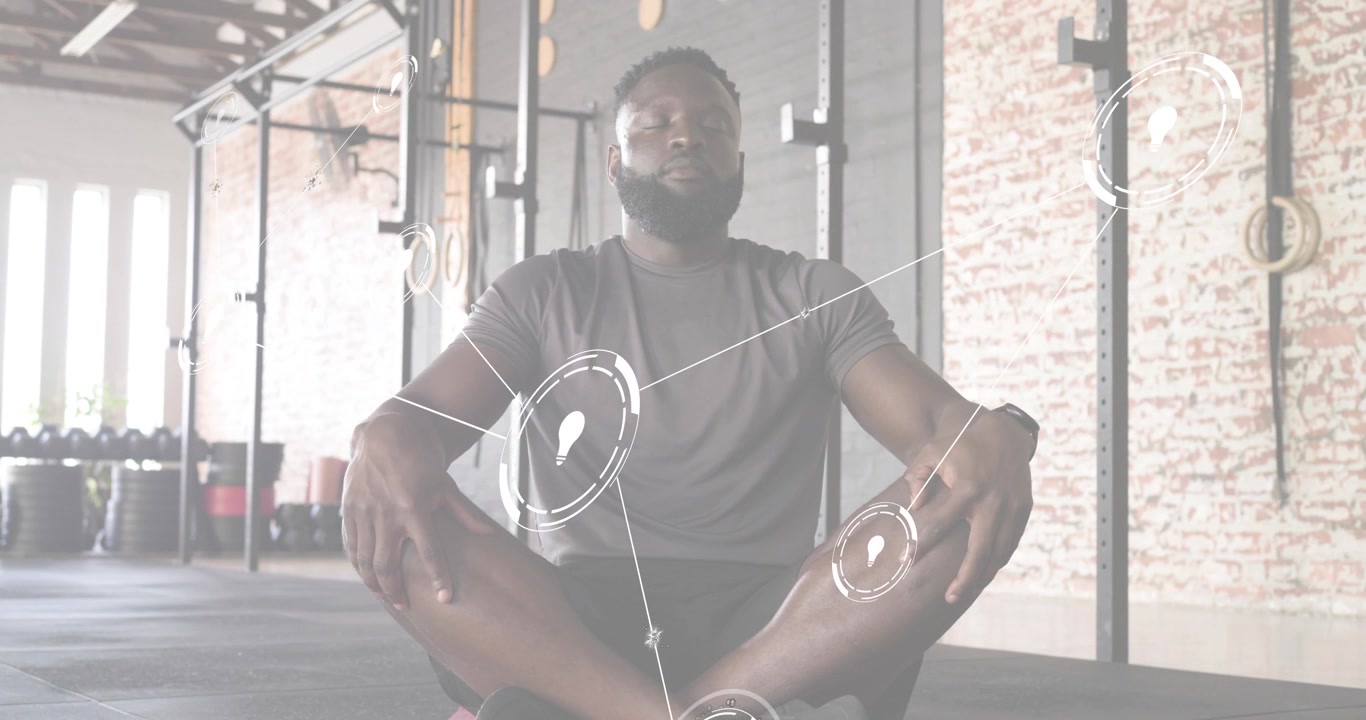 Coach en méditation levant les mains, initiant une cartographie numérique des nœuds sur un tapis rose, visualisant des données de santé.