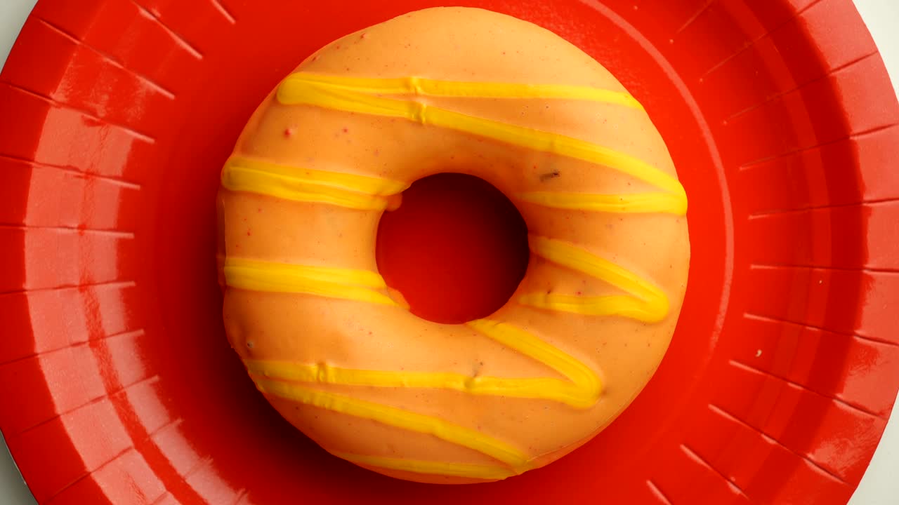 el donut está vidriado de cerca, con un bucle sin costuras.