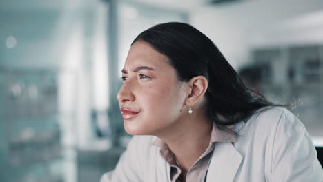 Científico,-Mujer-Y-Pensamiento-En-Un-Laboratorio.