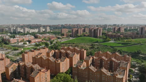 Potencia-Económica,-Joya-Arquitectónica;-El-Parque-Del-Tío-Pío-De-Madrid-Ofrece-Una-Vista-De-Pájaro.